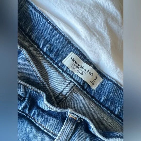 Abercrombie & Fitch - Ultra High Rise 90s Straight Jean - Size 26 Short - Picture 5 of 6